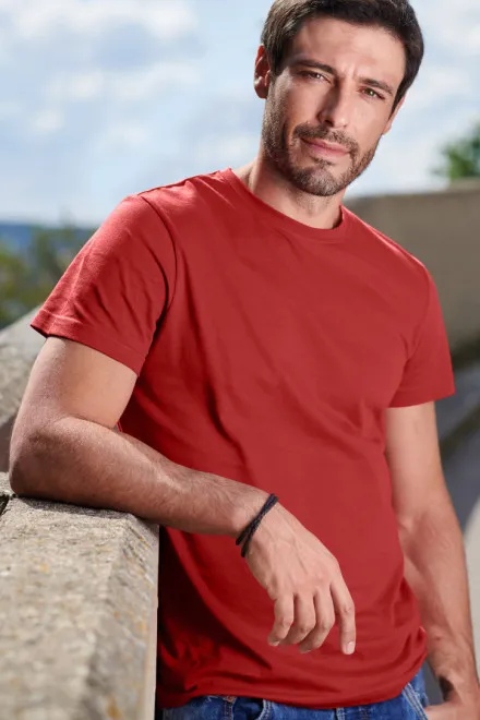 Das einfache T-Shirt der Männer, rot