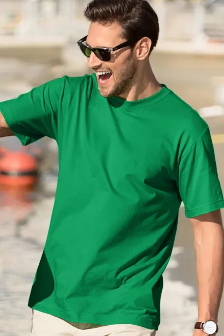 Das klassische T-Shirt der Männer, Grasgrün