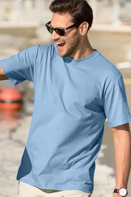 Das klassische T-Shirt der Männer, Himmelblau