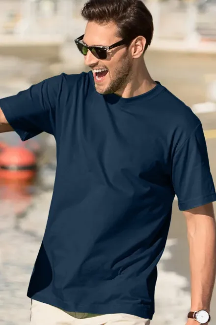 Das klassische T-Shirt der Männer, dunkelblau